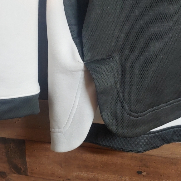 Nike Black and White Long Sleeve Shirt - Picture 5 of 9